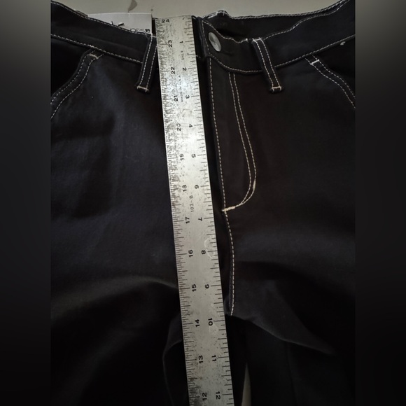 NWT - Joe’s Jeans Collection The Farrah Cargo Pants in Black Size 26 - Picture 7 of 14
